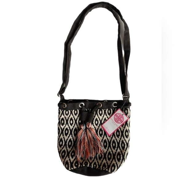 Drawstring Tassel Bag from Buckhead Betties Durry Black / Cream DDB-04025 NWT - Picture 2 of 11